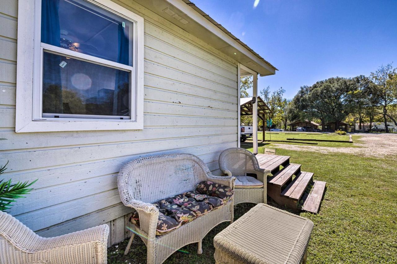 Flirty Flamingo Studio 1 Mi To Canyon Lake Exterior photo